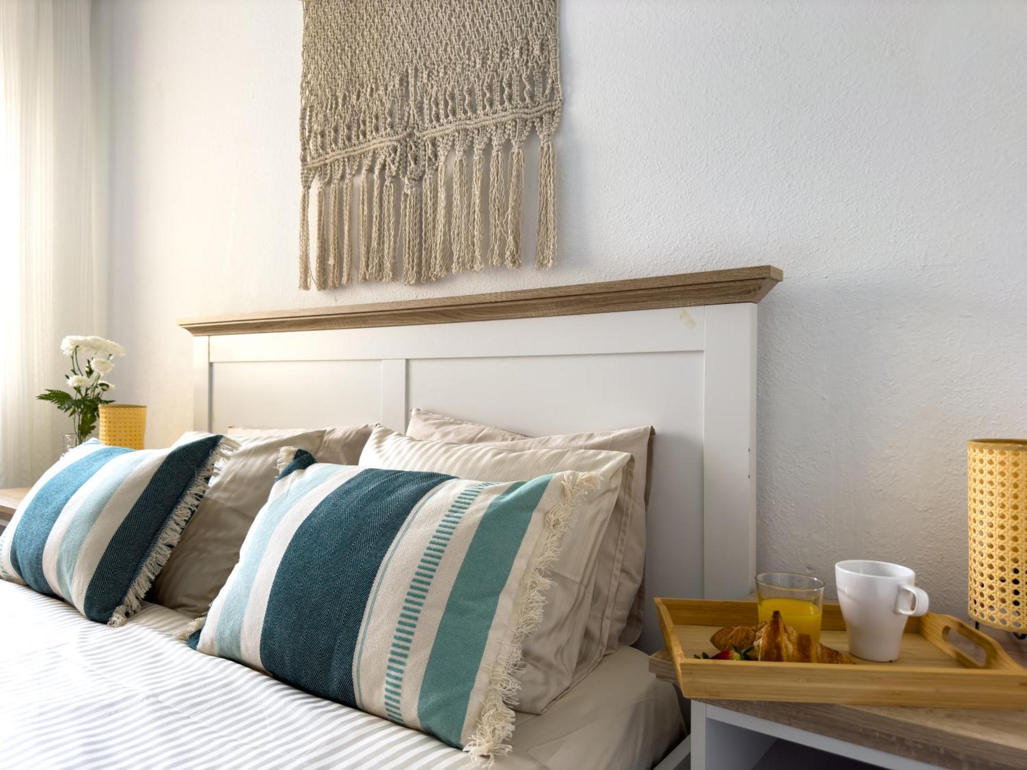 Amazing 3-bedroom Apartment. Pool And Sea View! Los Cristianos (Tenerife)