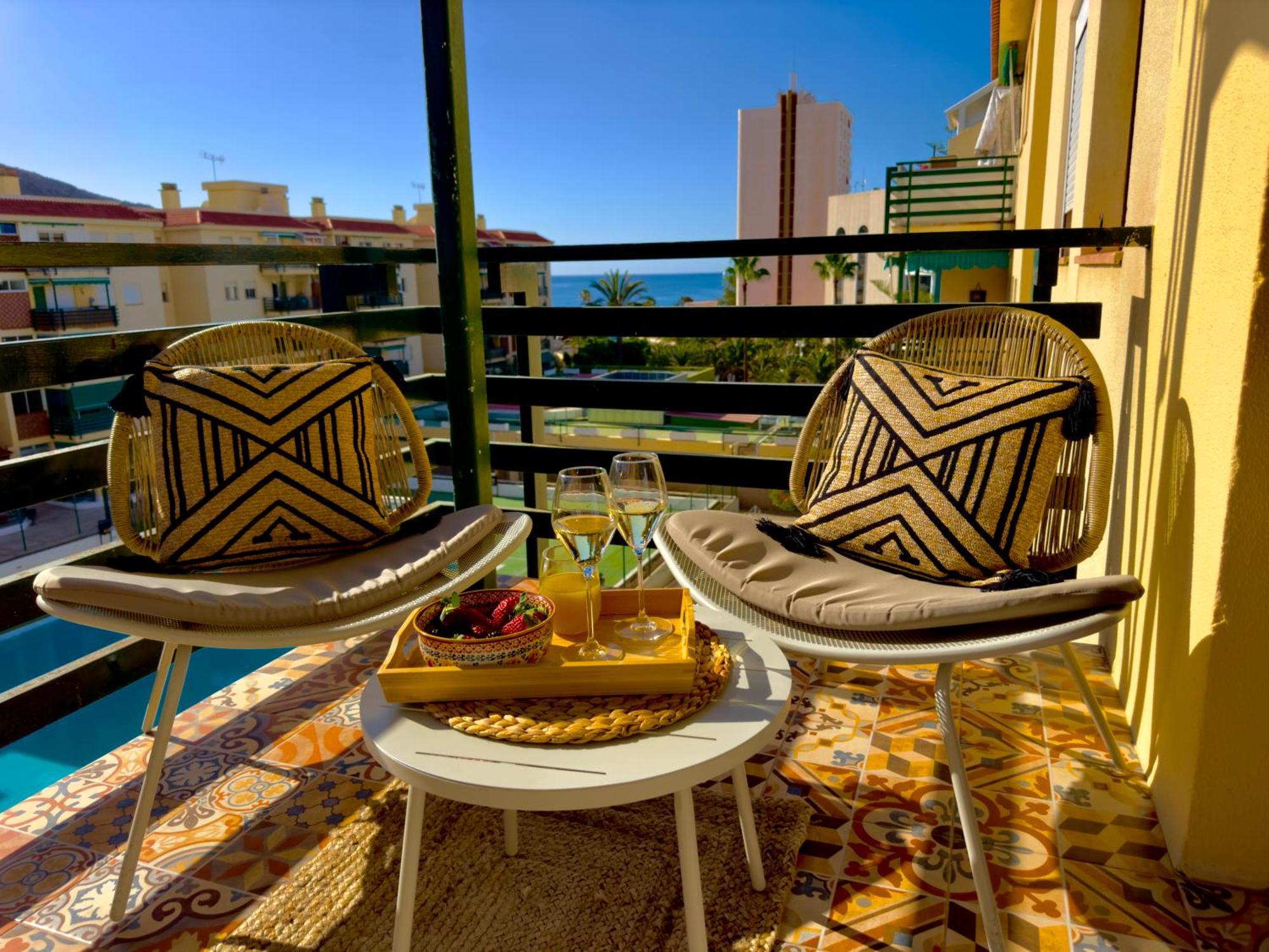 Amazing 3-bedroom Apartment. Pool And Sea View! Los Cristianos (Tenerife)